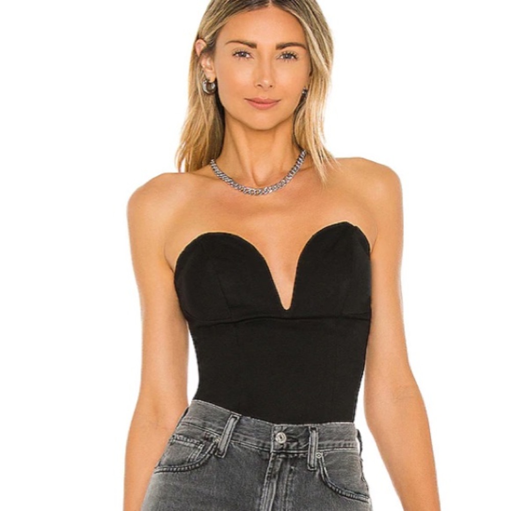 Gianna Sweetheart Bodysuit in Black
superdown